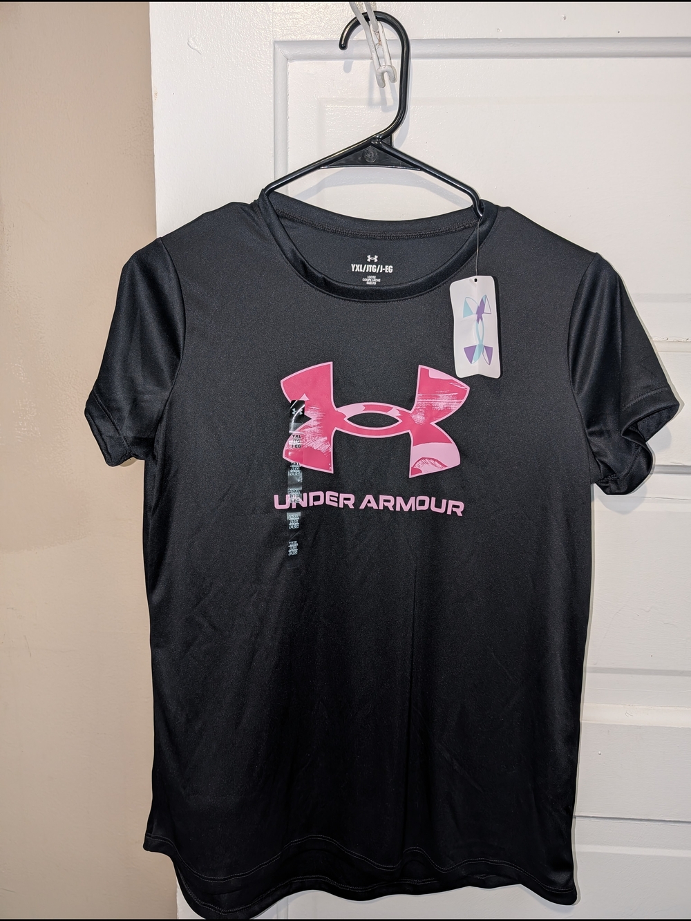 Under Armour Black Tee with Pink Logo Size Youth XL